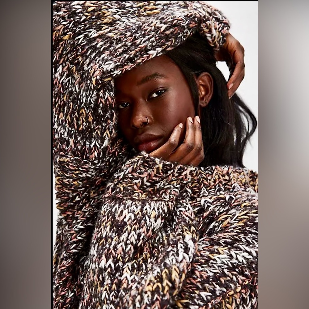 NEW
FREE PEOPLE XS
Supernatural Sweater - Chocolate Cafe Combo